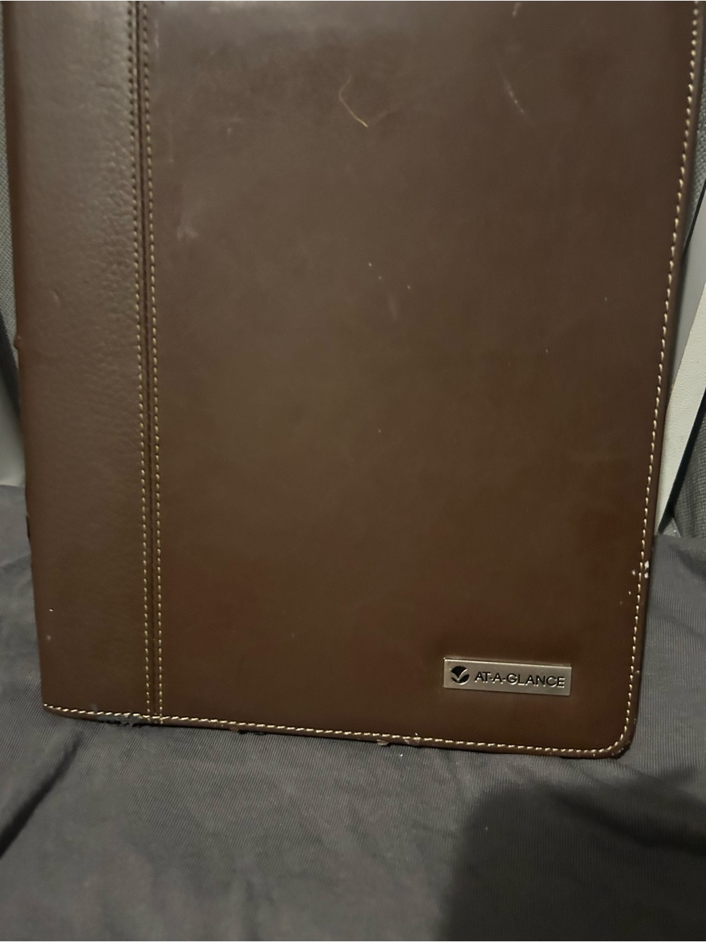 At-a-glance zippered Brown Leather-Look Notebook Folio